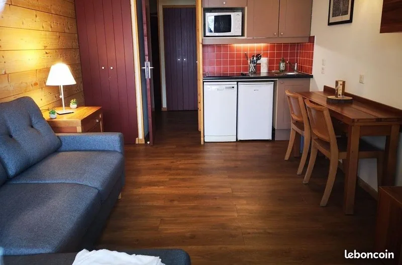 Séjour et cuisine de l’appartement